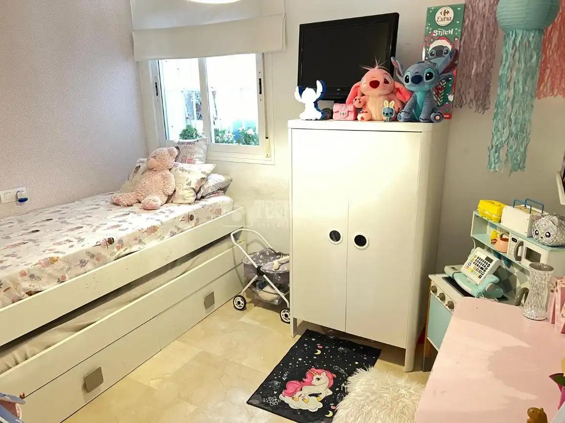 Schlafzimmer von Wohnung zum Verkauf in Rincón de la Victoria mit Klimaanlage, Abstellraum und Gemeinschaftspool