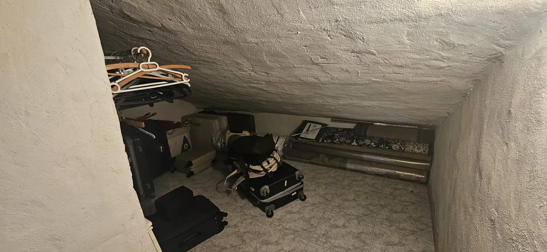 Einfamilien-Reihenhaus zum Verkauf in L'Alfàs del Pi mit Abstellraum, Schwimmbad und Möbliert