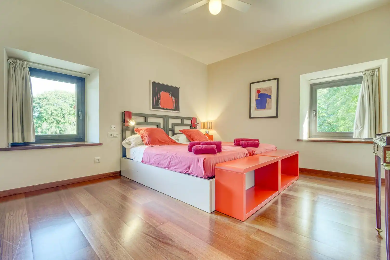 Habitación de Finca rústica en venta en Boadella i les Escaules con Calefacción, Jardín privado y Terraza