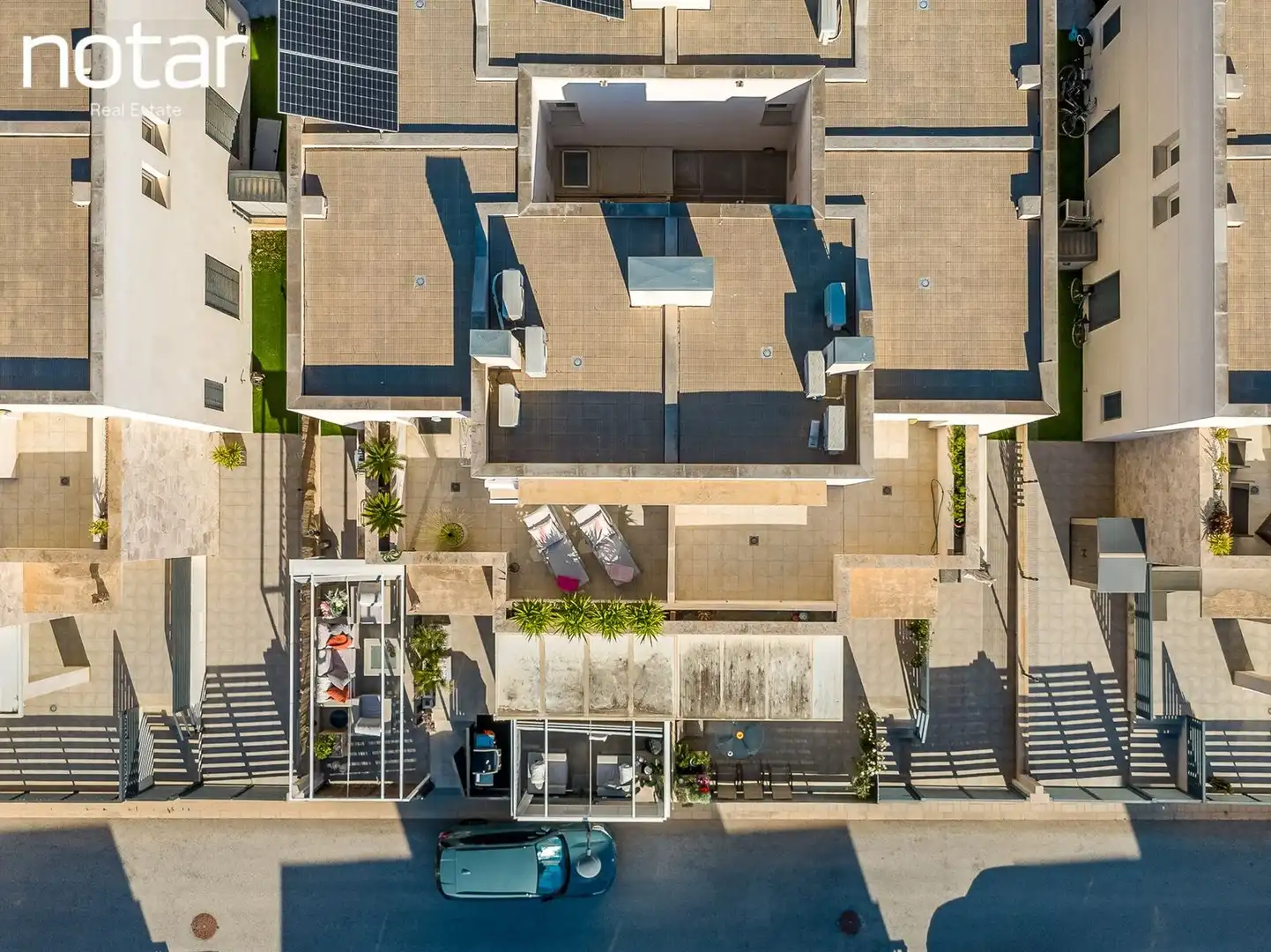 Vista exterior de Casa adosada en venda en Torrevieja amb Jardí privat, Terrassa i Piscina