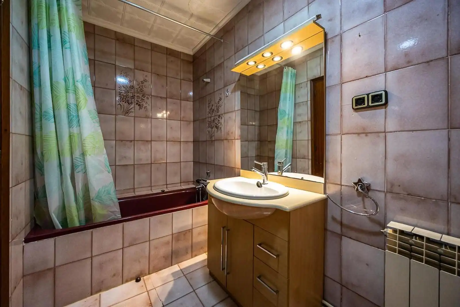 Baño de Ático en venta en Sabadell con Calefacción, Terraza y Balcón