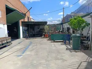 Vista exterior de Nave industrial en venta en Leganés con Calefacción y Alarma