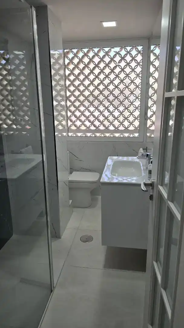 Bathroom of Flat for rent in El Campello  with Air Conditioner, Private garden and Swimming Pool