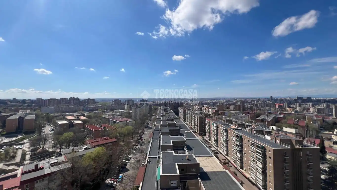 Vista exterior de Pis en venda en  Madrid Capital amb Calefacció, Terrassa i Moblat