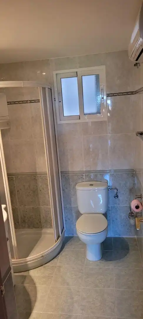 Badezimmer von Wohnung zur untervermieten in Moncada mit Klimaanlage, Heizung und Terrasse