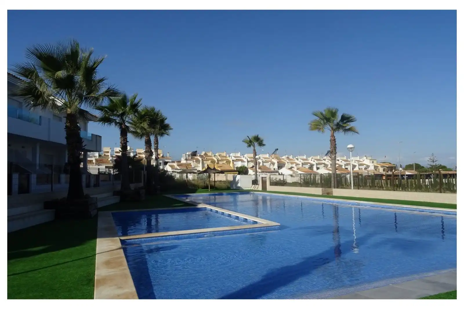 Schwimmbecken von Wohnungen zum Verkauf in Torrevieja mit Terrasse, Balkon und Gemeinschaftspool