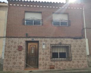 Exterior view of Single-family semi-detached for sale in San Martín de Montalbán