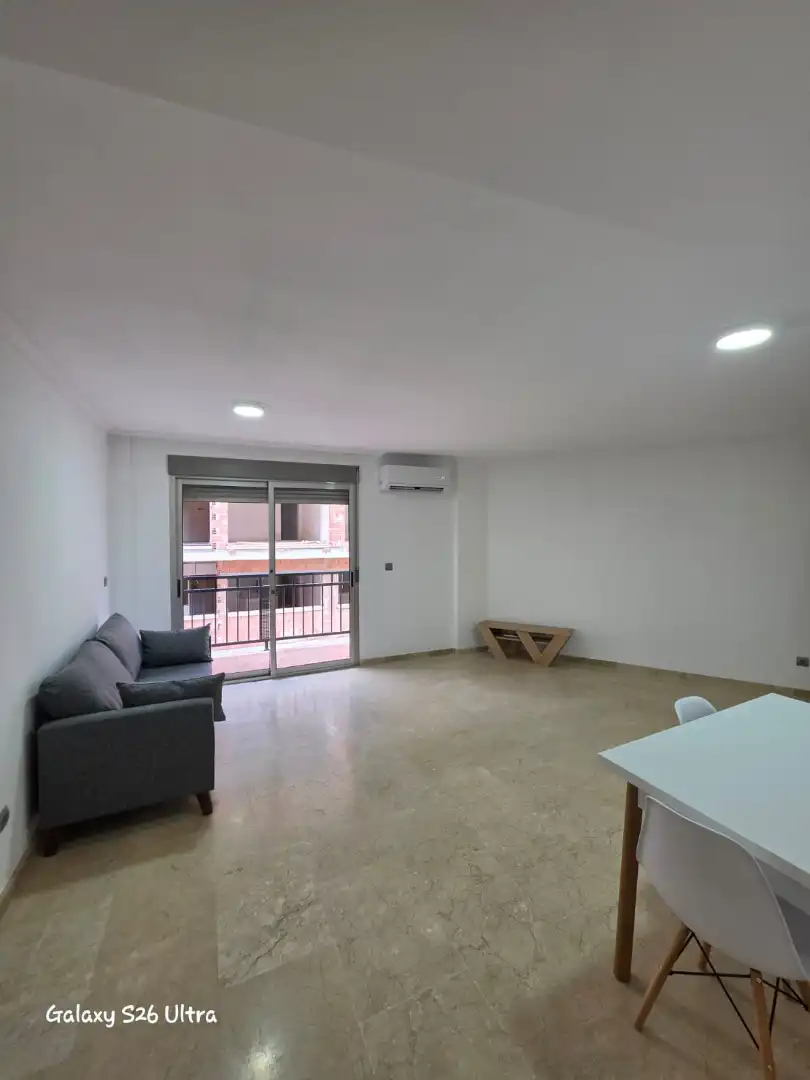 Sala de estar de Piso de alquiler en El Pinós / Pinoso con Terraza, Amueblado y Piscina comunitaria