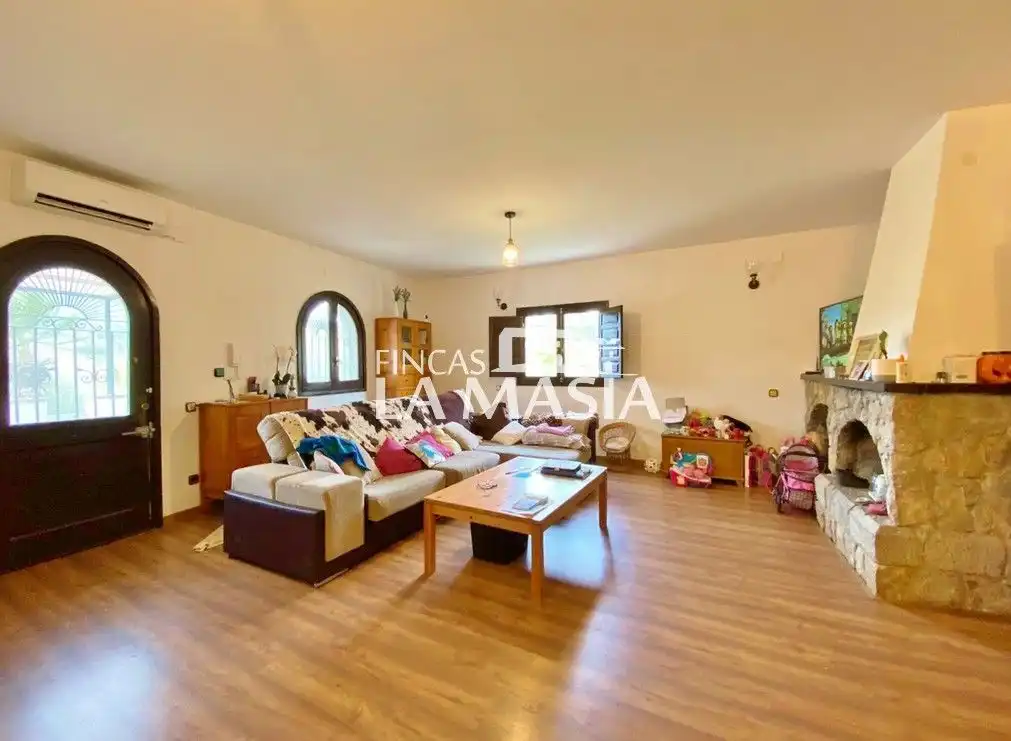 Sala d'estar de Finca rústica en venda en Canyelles amb Aire condicionat, Jardí privat i Traster