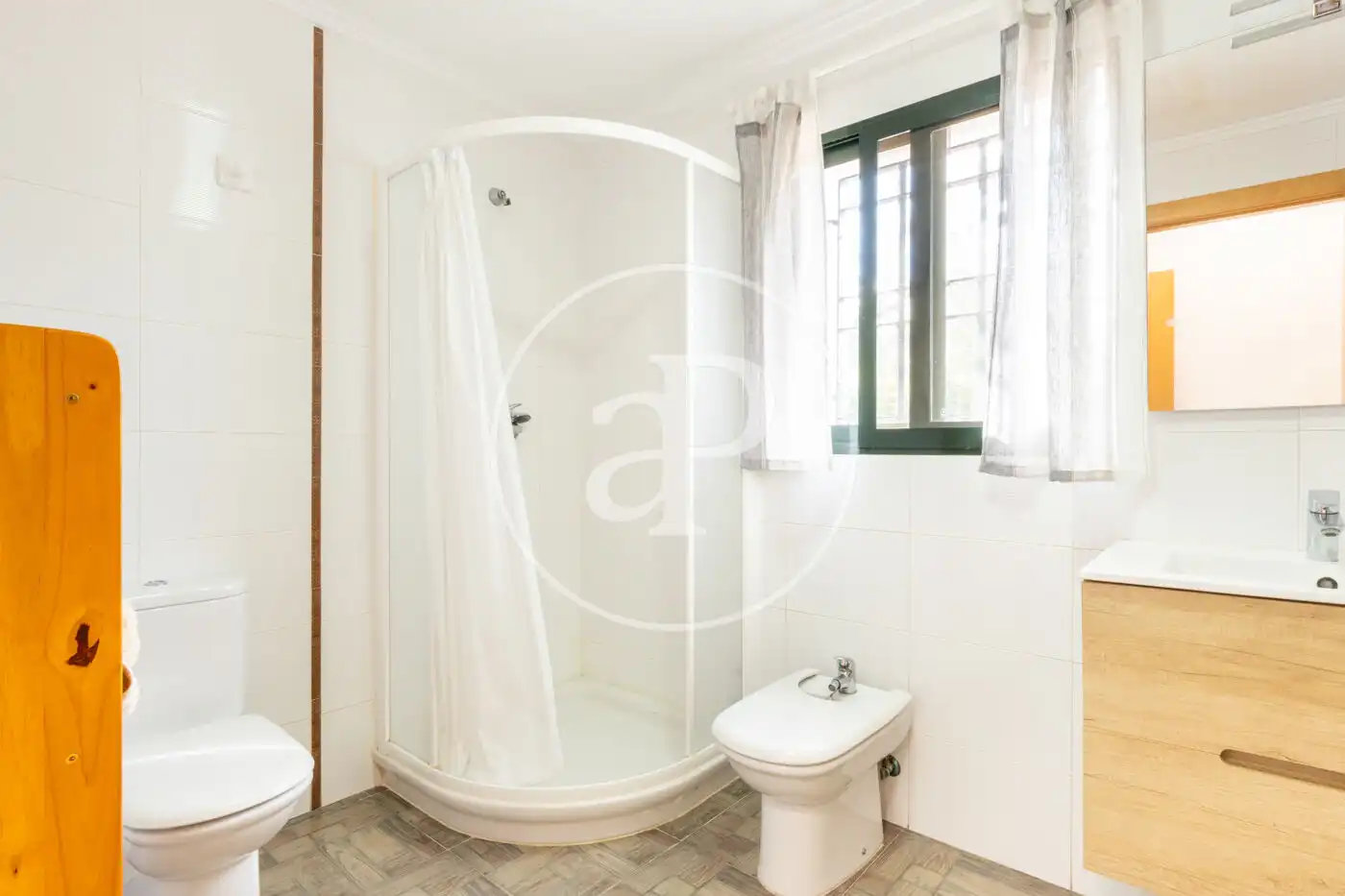 Baño de Finca rústica en venta en Torrent con Aire acondicionado, Calefacción y Jardín privado