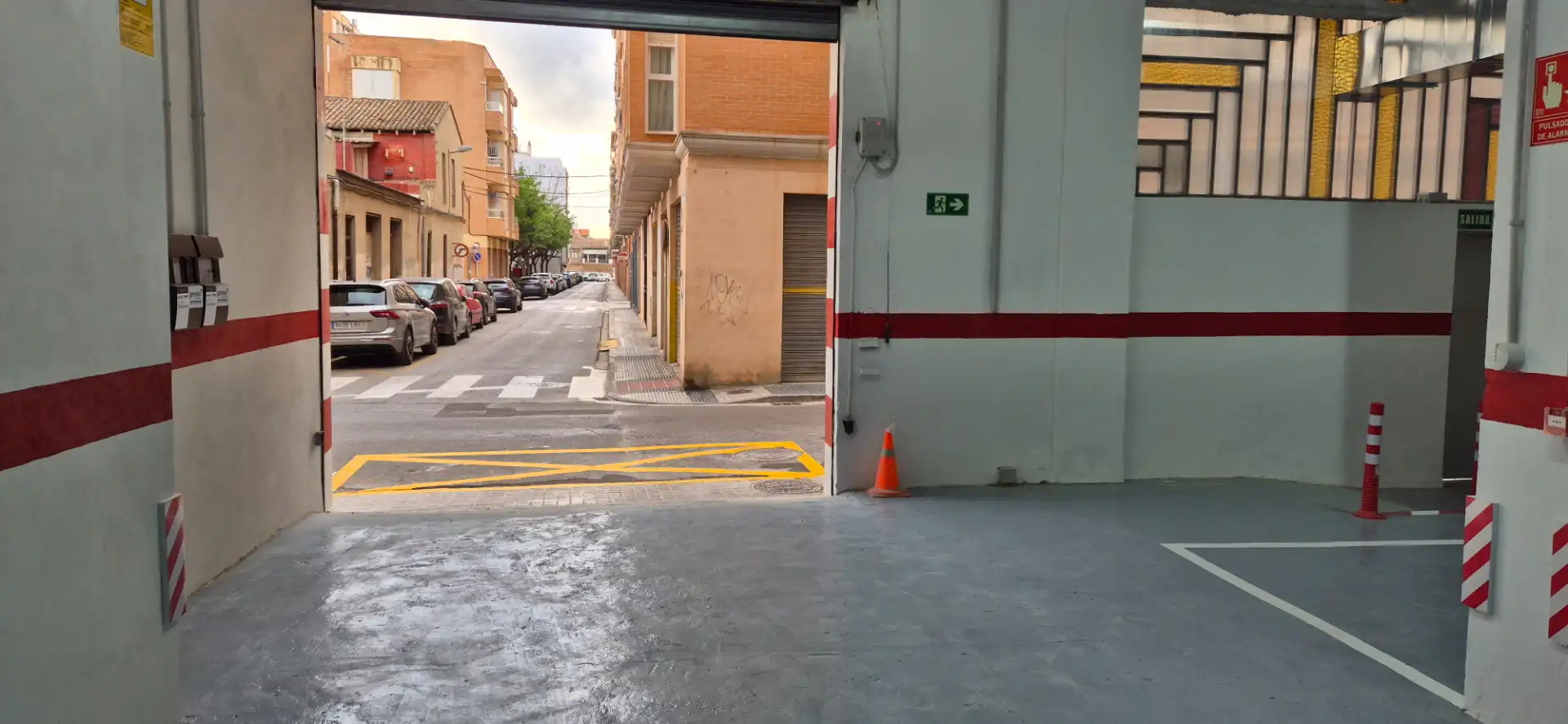 Parking of Garage for rent in Alfafar
