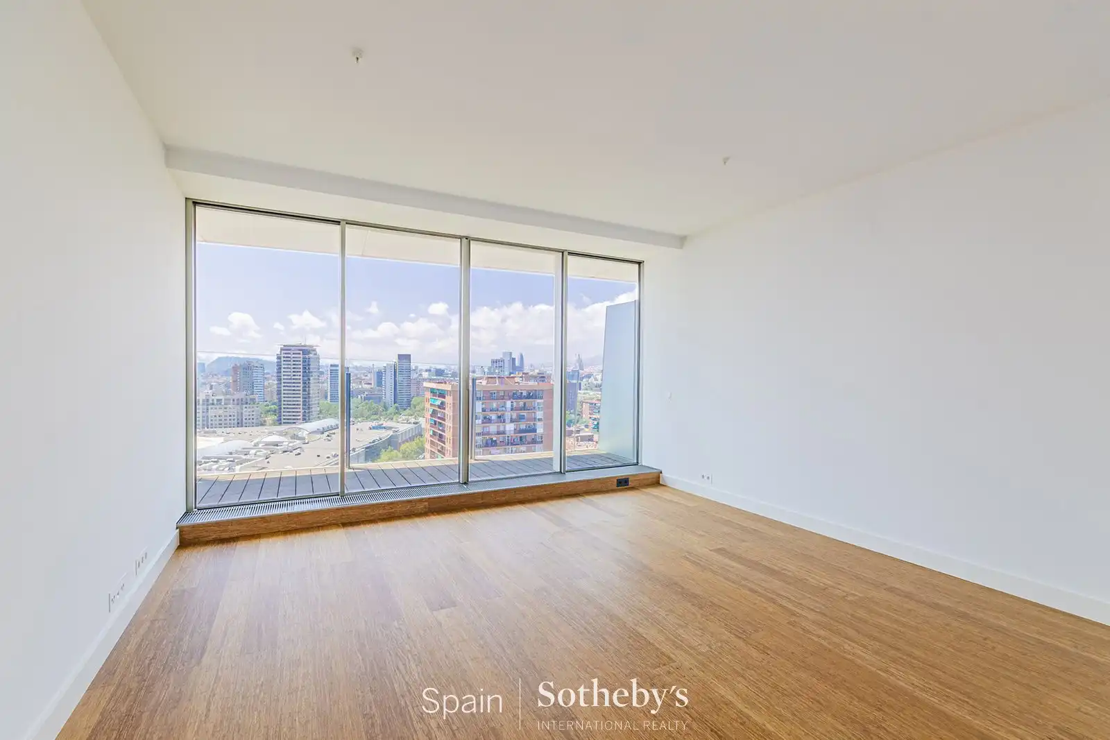 Sala d'estar de Apartament en venda en Barcelona amb Calefacció, Terrassa i Traster