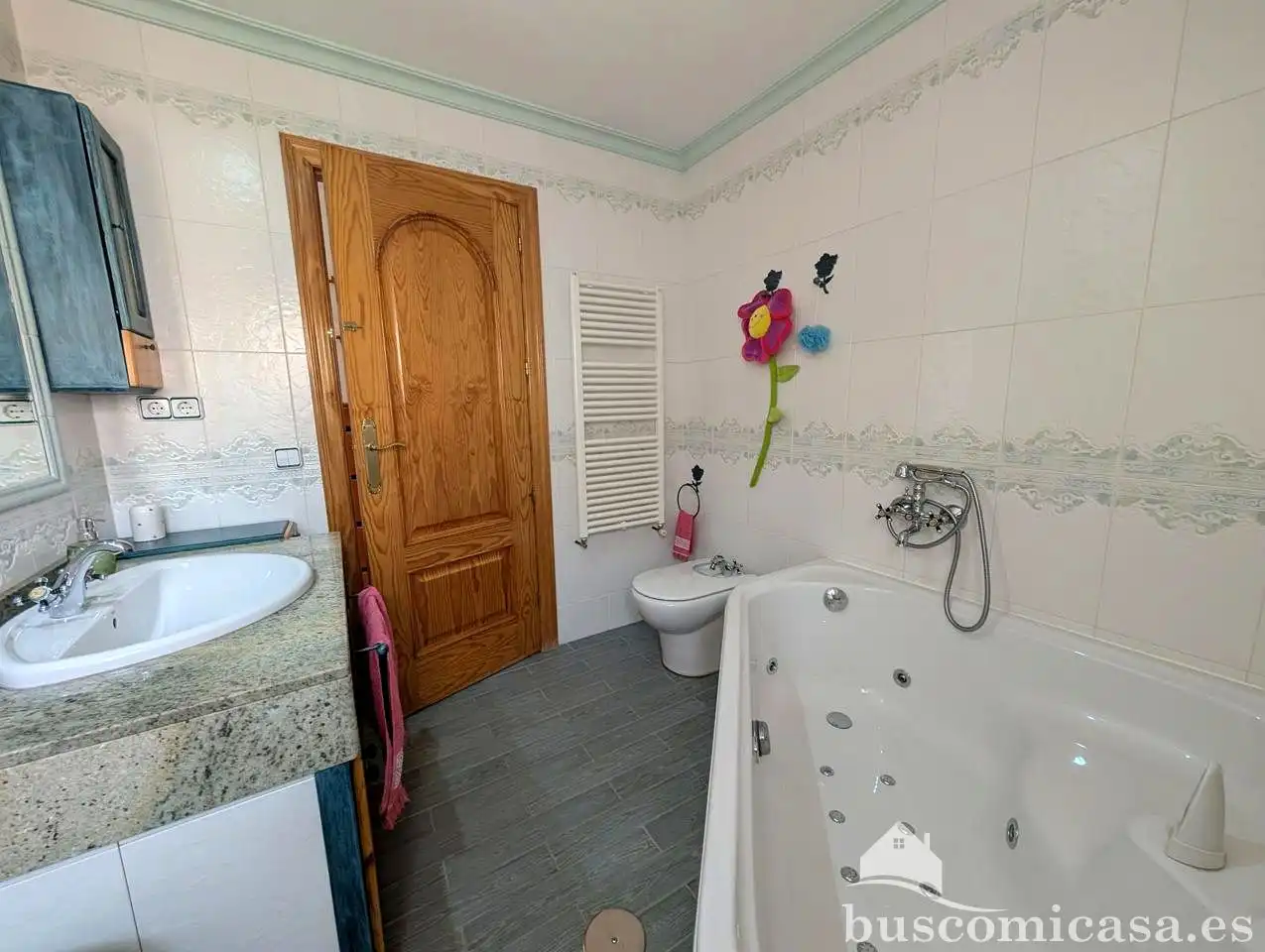 Bany de Casa o xalet en venda en Linares amb Aire condicionat, Calefacció i Jardí privat