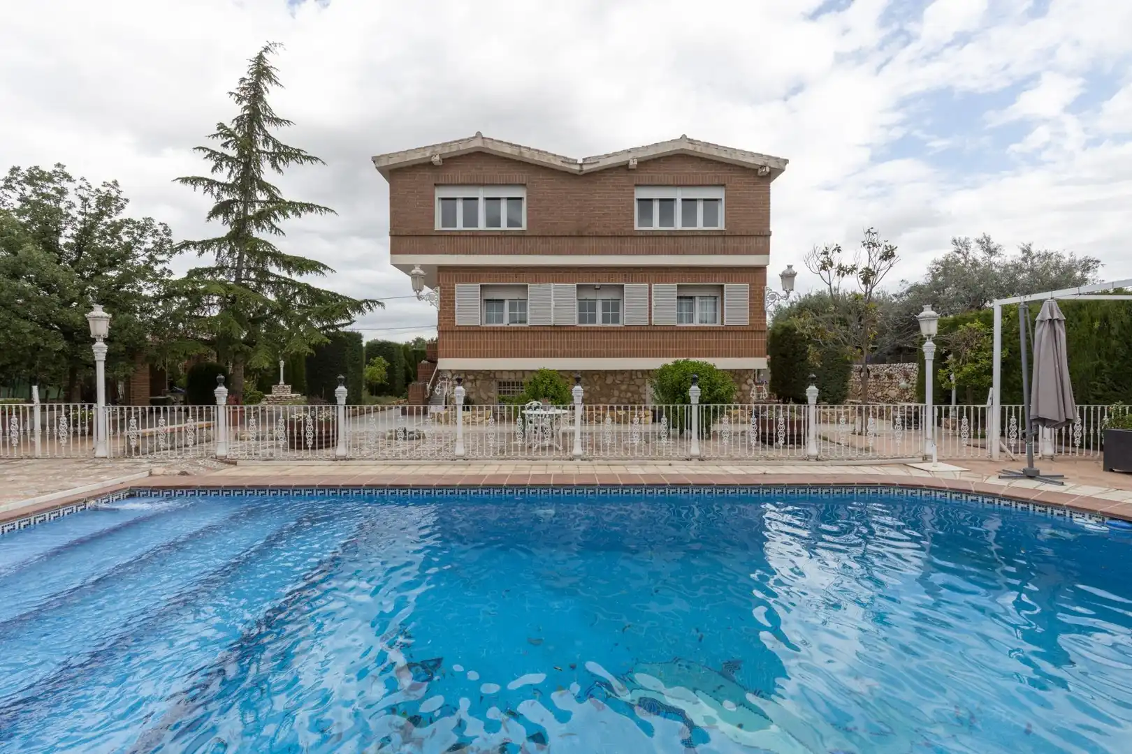 Villa mit Pool zum Verkauf in SUELO URB S-2