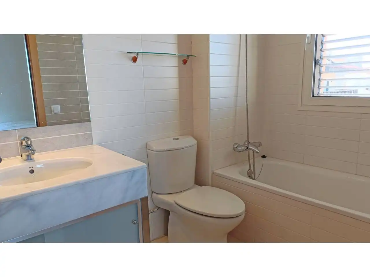 Baño de Piso en venta en L'Escala con Aire acondicionado, Calefacción y Terraza