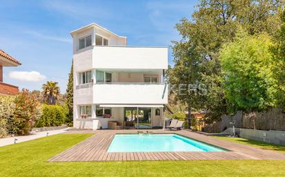 Vista exterior de Casa o xalet en venda en Sant Cugat del Vallès amb Aire condicionat, Calefacció i Jardí privat