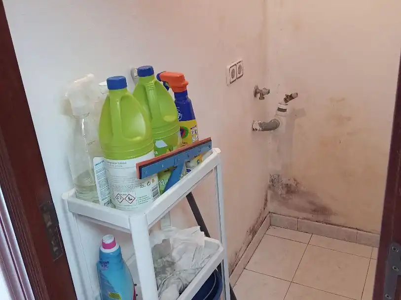 Bany de Local de lloguer en Nava amb Terrassa, Moblat i Alarma