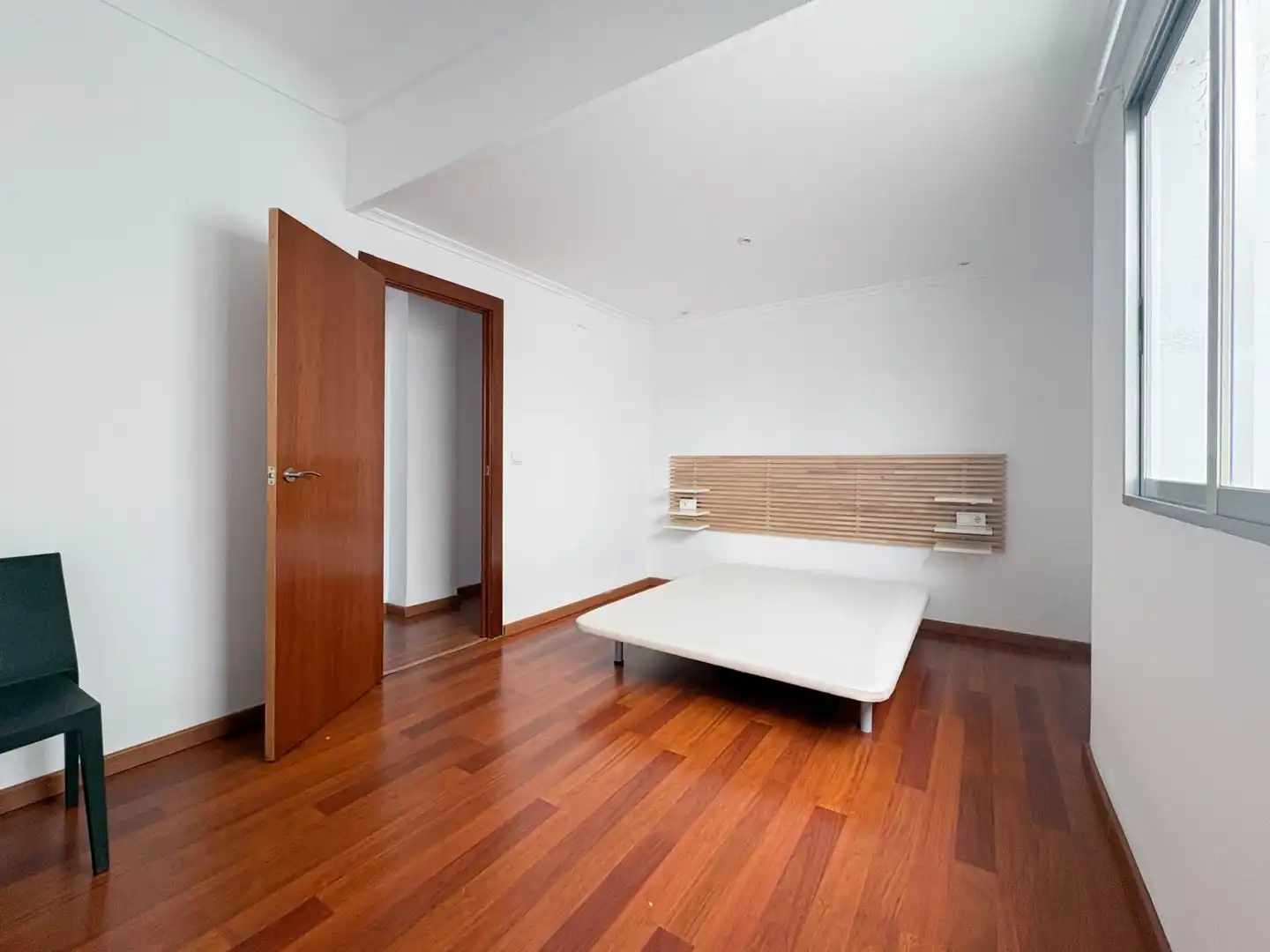 Bedroom of Flat for rent in Valencia  with Air Conditioner, Heating and Furnished