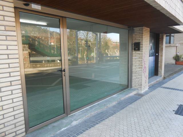 Local comercial en Alquiler en Intxaurrondo