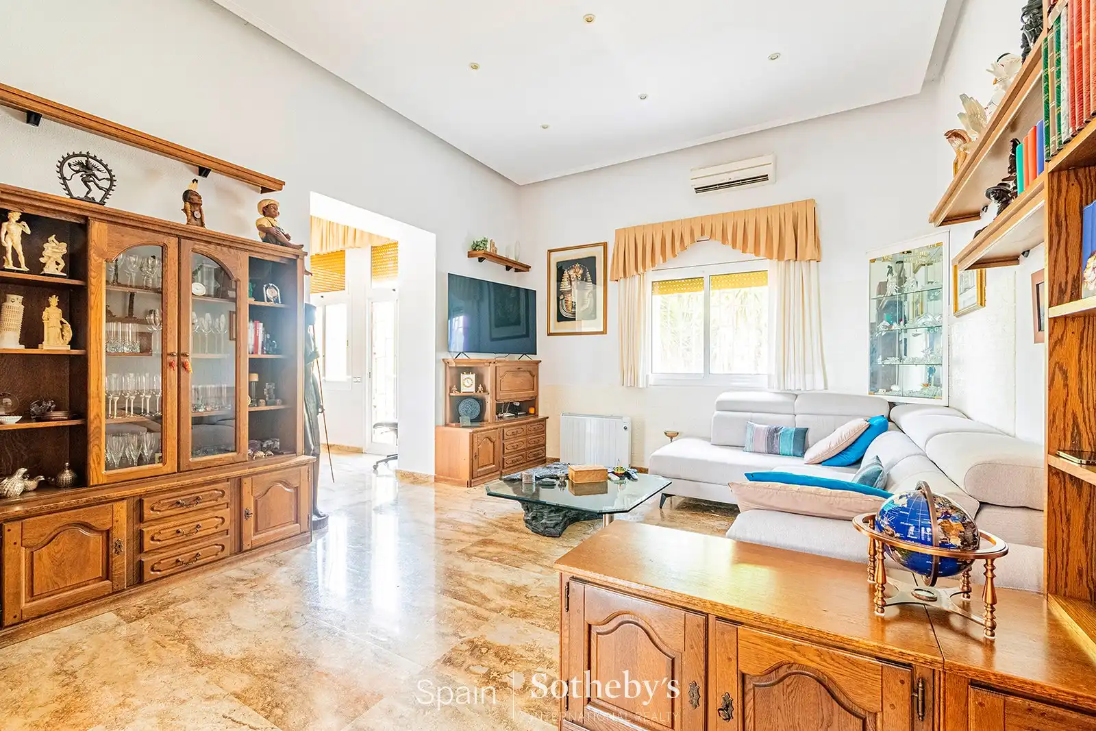 Sala d'estar de Casa o xalet en venda en Barcelona amb Aire condicionat, Calefacció i Jardí privat