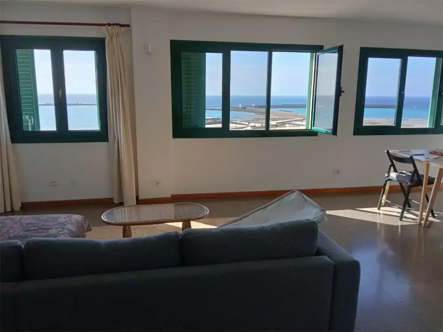Sala d'estar de Pis de lloguer en Arrecife amb Moblat i Balcó