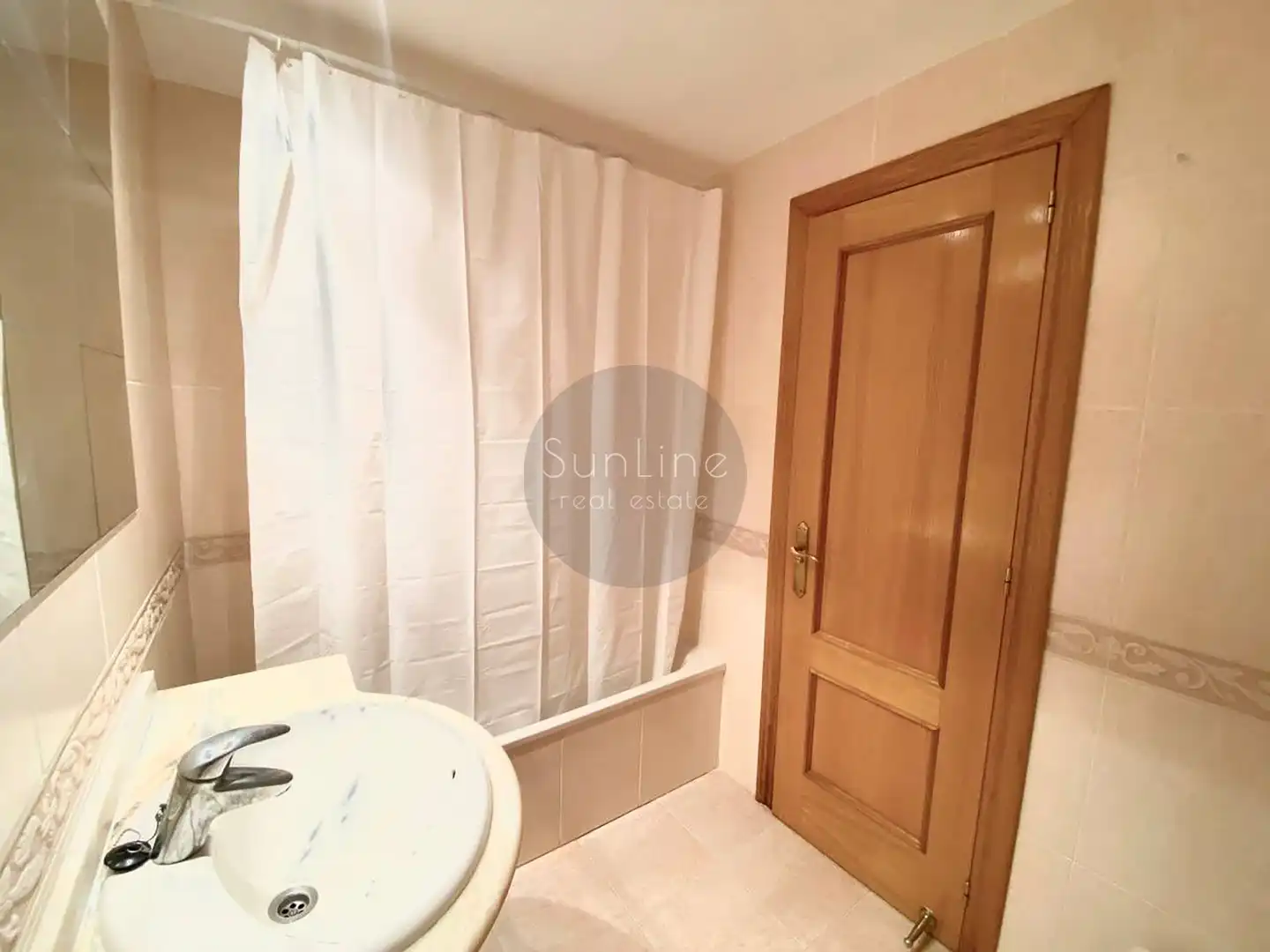 Bathroom of Flat for rent in Valencia  with Air Conditioner, Terrace and Storage room