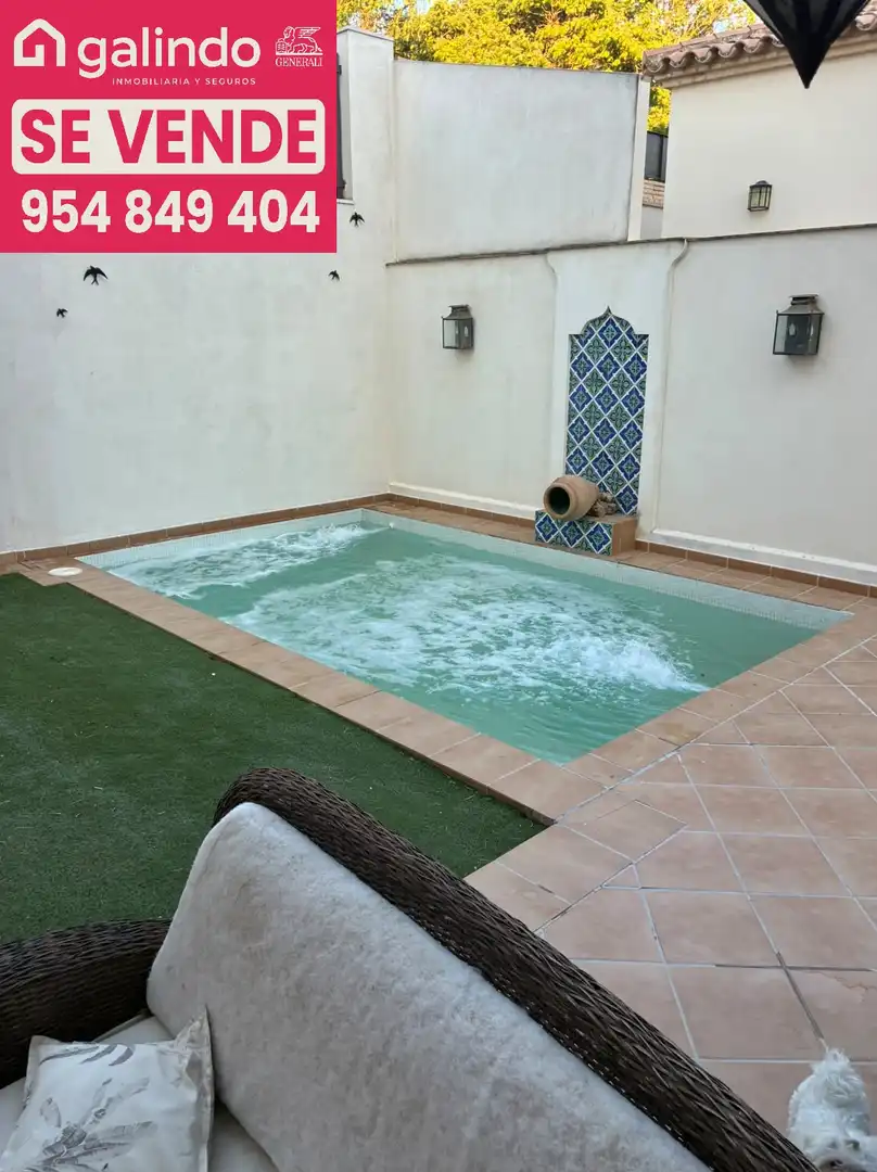 Swimming pool of Houses for sale in Marchena  with Swimming Pool and Community pool