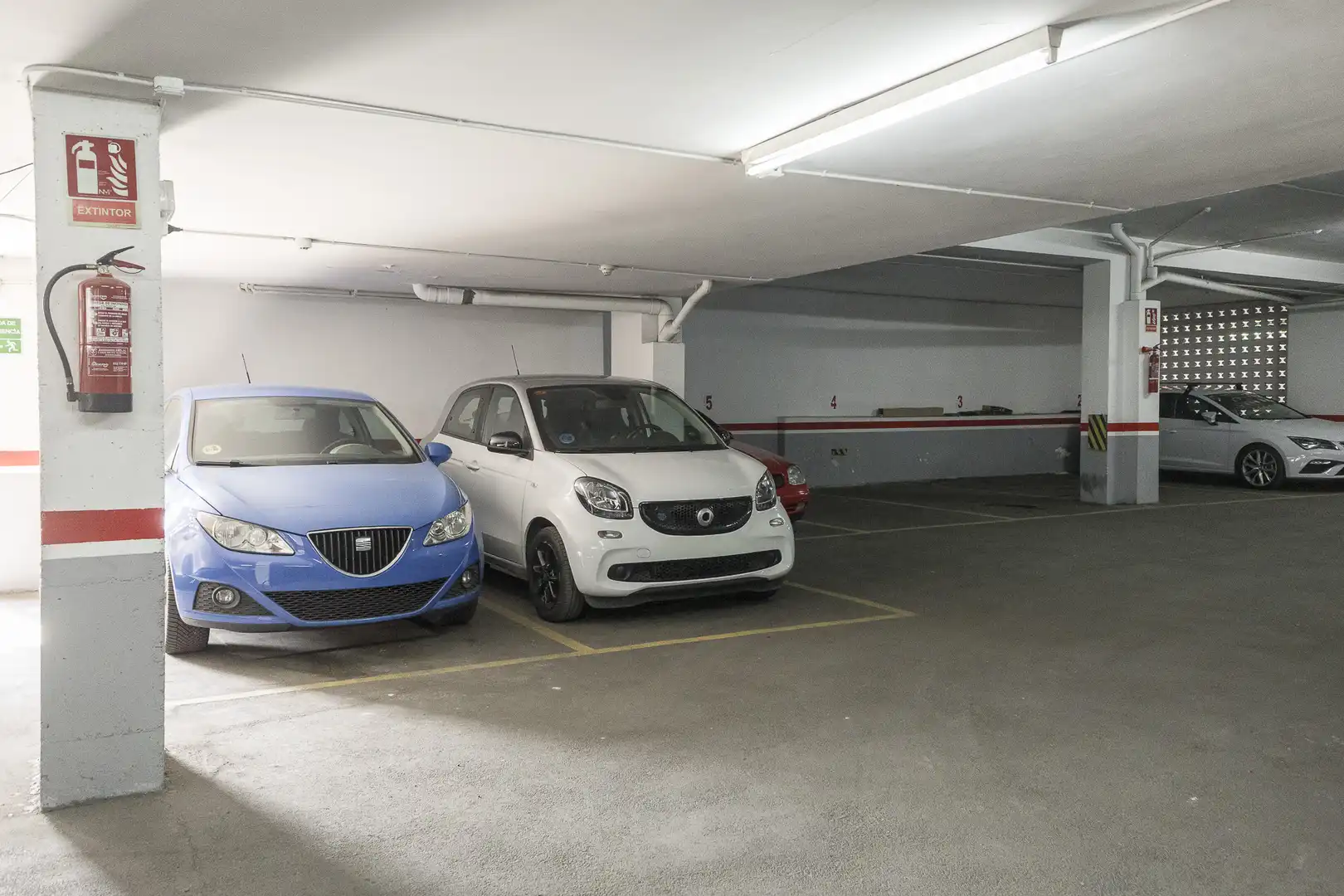 Parking de Piso en venta en Barcelona con Calefacción, Jardín privado y Terraza