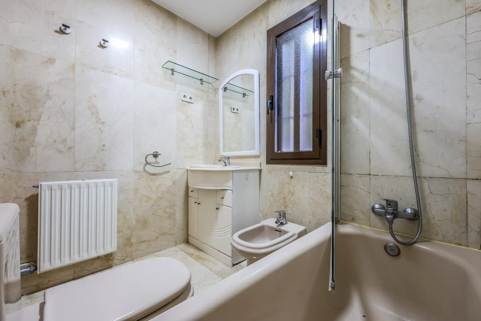 Badezimmer von Wohnung zur Miete in Madrid mit Heizung, Parkett und Terrasse