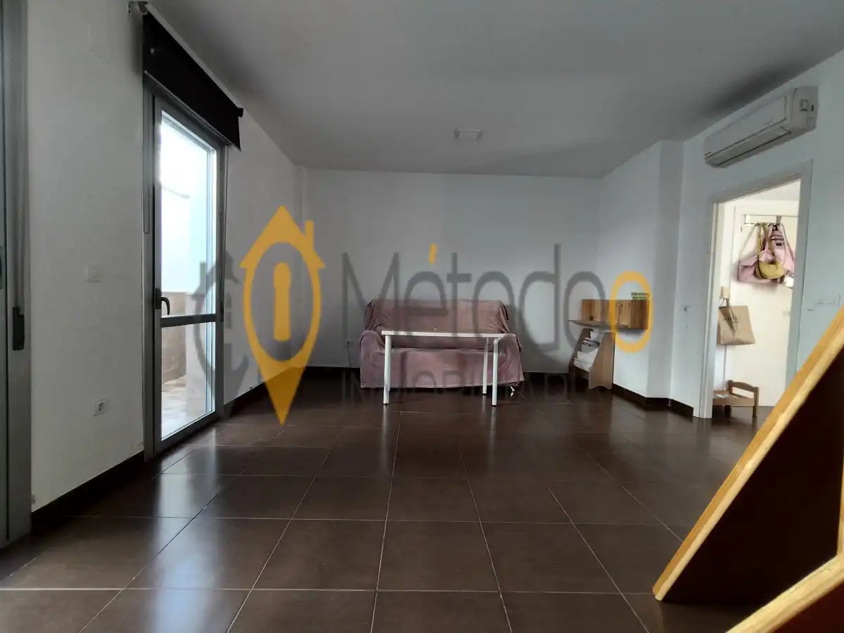 Sala de estar de Casa adosada en venta en La Rinconada con Terraza y Trastero