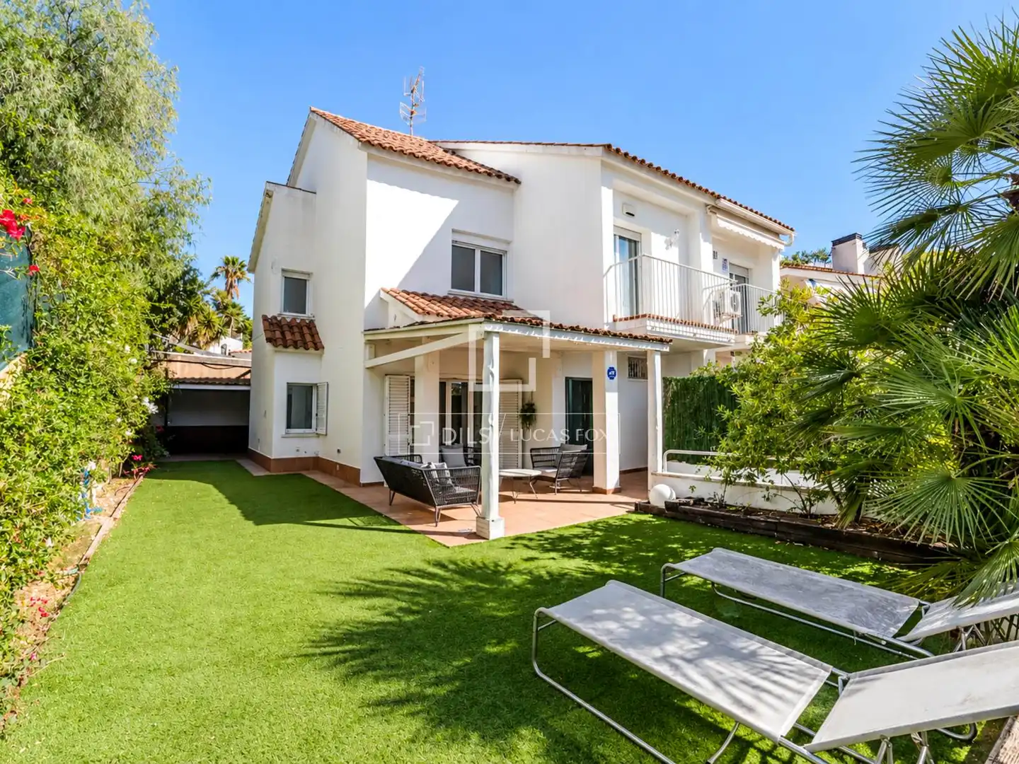 Detached house with terrace for sale in Vallpineda - Rocamar