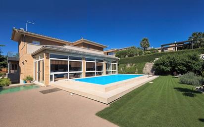 Piscina de Casa o xalet en venda en Castellvell del Camp amb Calefacció, Jardí privat i Terrassa