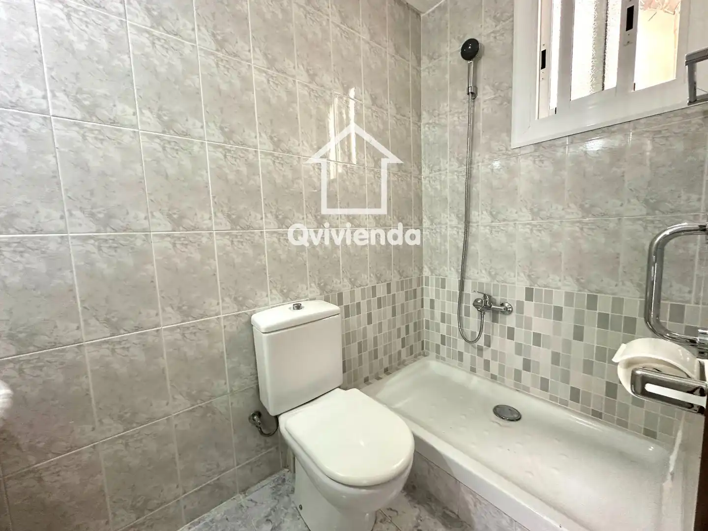 Baño de Ático en venta en Santa Coloma de Gramenet con Calefacción