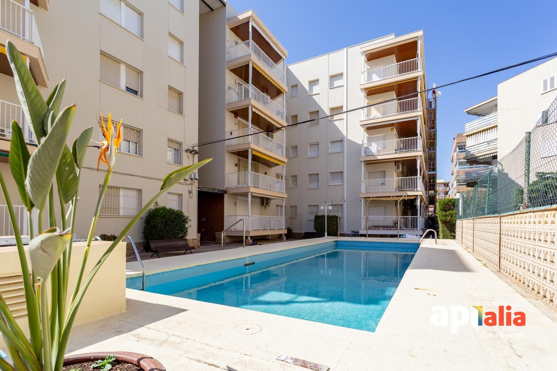Piscina de Apartament en venda en Salou amb Terrassa, Balcó i Piscina comunitària