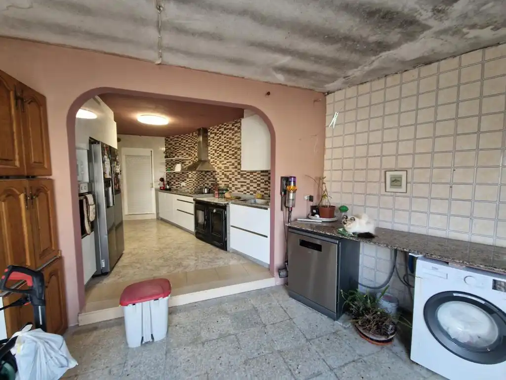 Cuina de Casa o xalet en venda en Ribeira amb Jardí privat, Terrassa i Moblat