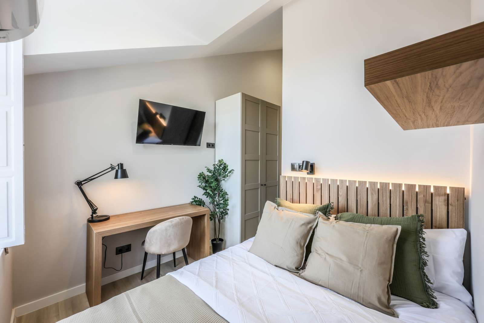 Bedroom of House or chalet to share in  Madrid Capital  with Air Conditioner and Terrace