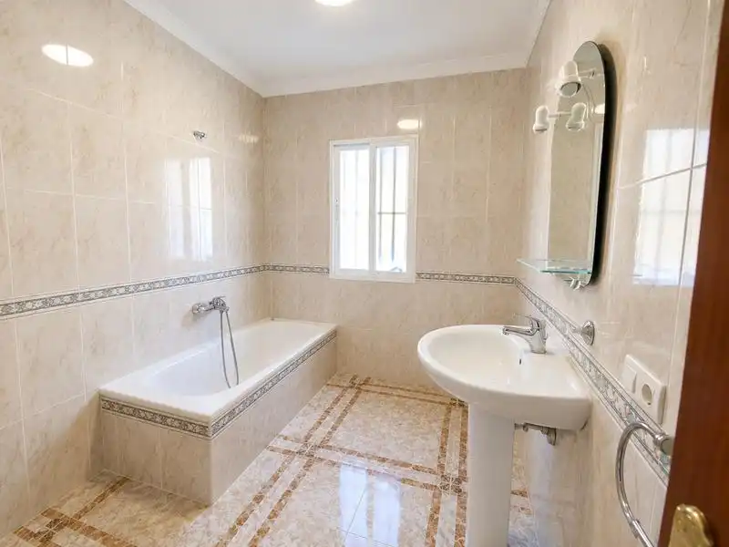 Baño de Finca rústica en venta en Málaga con Aire acondicionado, Calefacción y Jardín privado