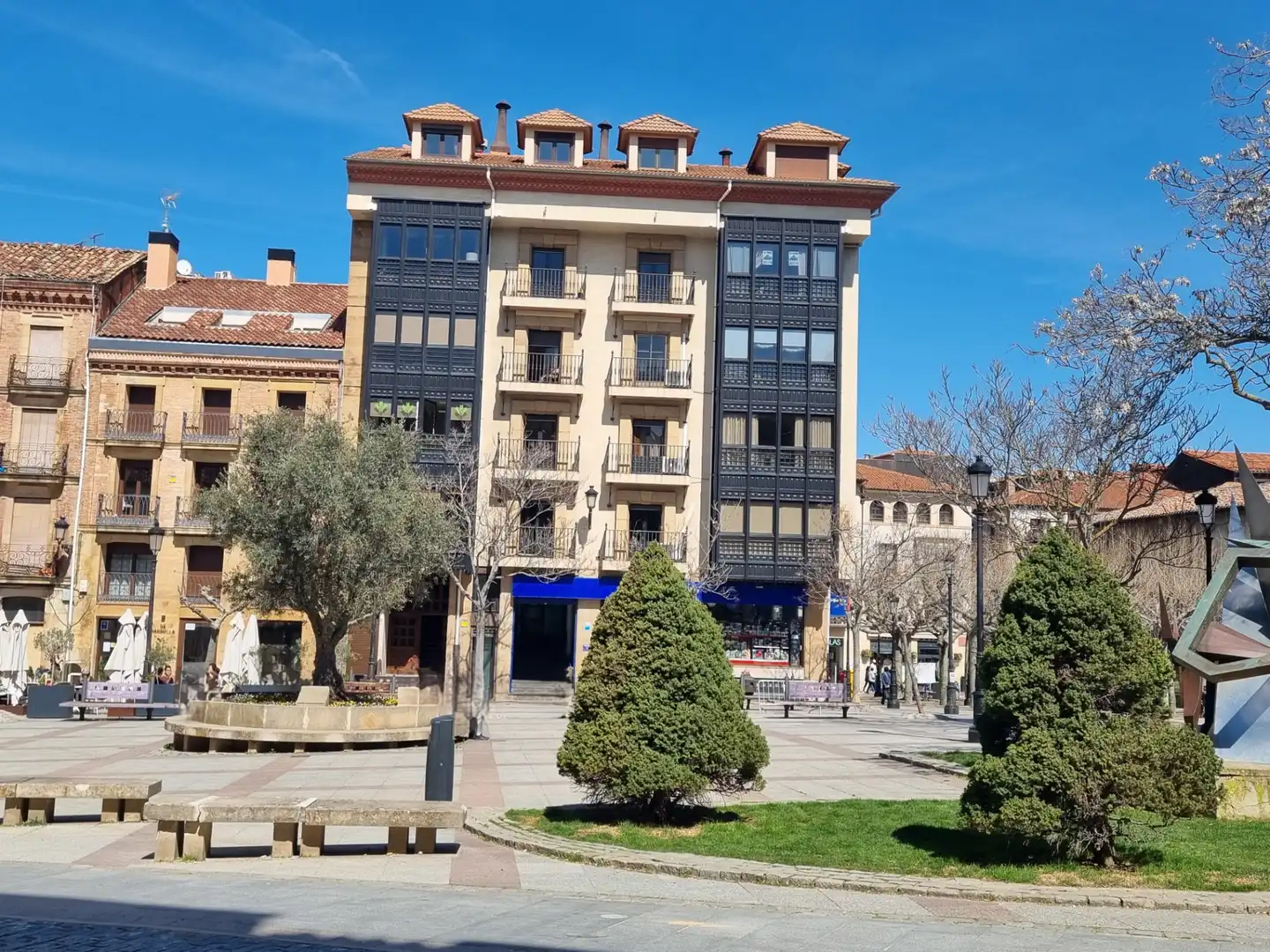 Außenansicht von Dachboden zum Verkauf in Soria Capital  mit Heizung, Parkett und Terrasse