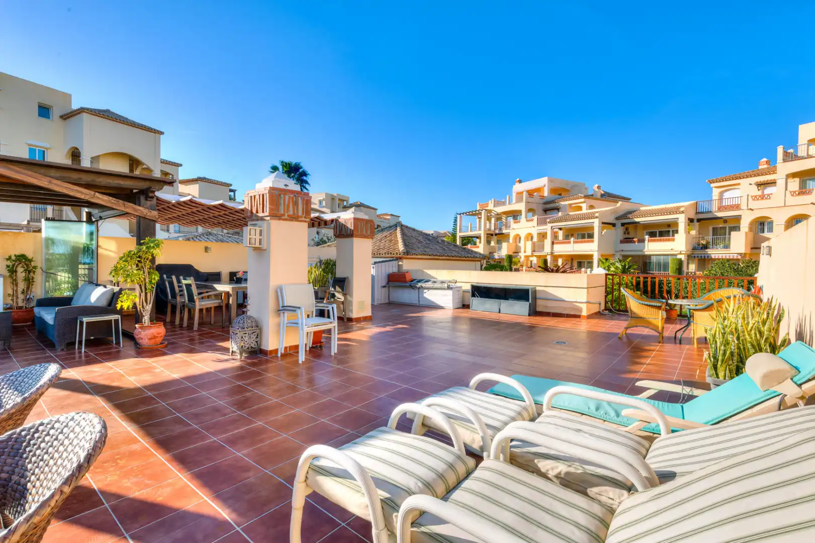 Terrasse von Dachboden zum Verkauf in Estepona mit Klimaanlage, Heizung und Terrasse