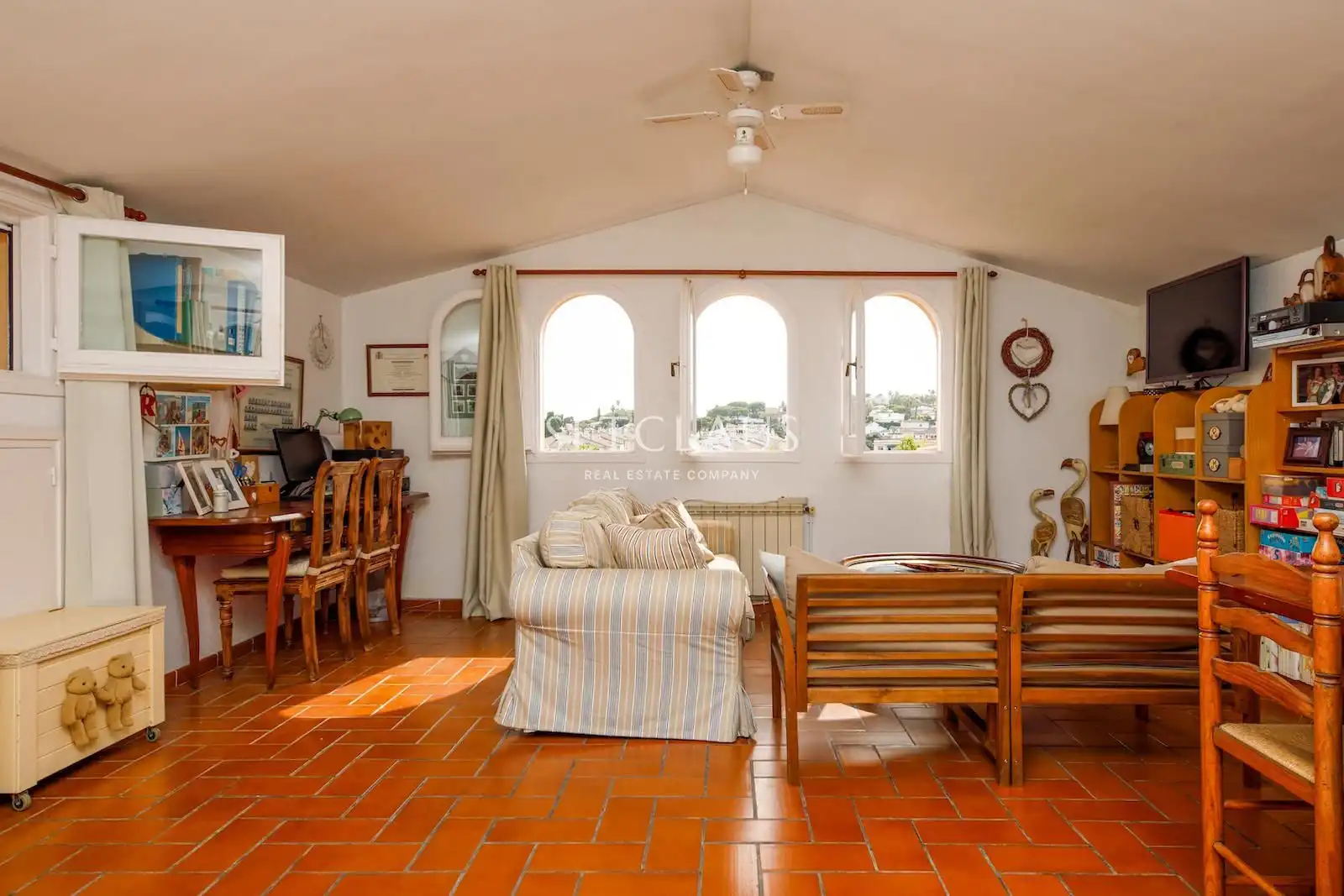 Sala d'estar de Casa o xalet en venda en El Masnou amb Aire condicionat, Calefacció i Jardí privat