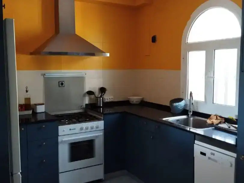 Cuina de Casa o xalet per a compartir en Olivella amb Jardí privat, Moblat i Balcó