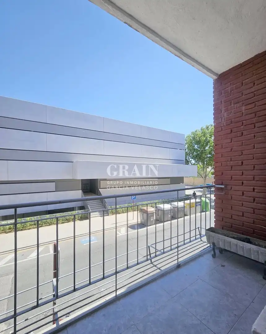 Vista exterior de Pis en venda en Albacete amb Balcó