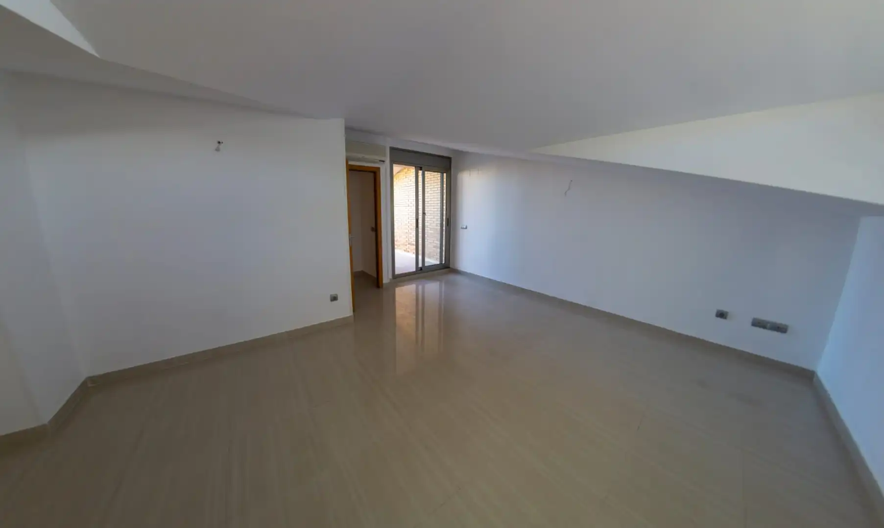 Casa aparellada amb terrassa en venda a Carrer d'Escornalbou 14, imagen 28