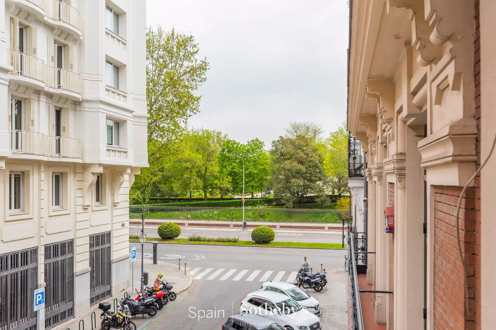 Außenansicht von Wohnungen zum Verkauf in Madrid mit Klimaanlage, Heizung und Terrasse