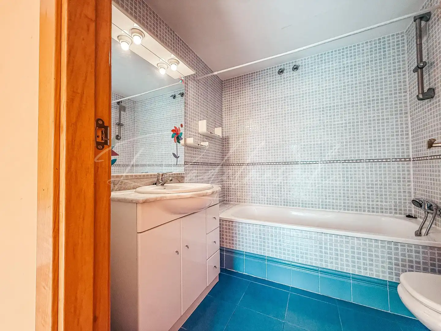 Badezimmer von Wohnung zum Verkauf in Cambrils mit Klimaanlage, Heizung und Privatgarten