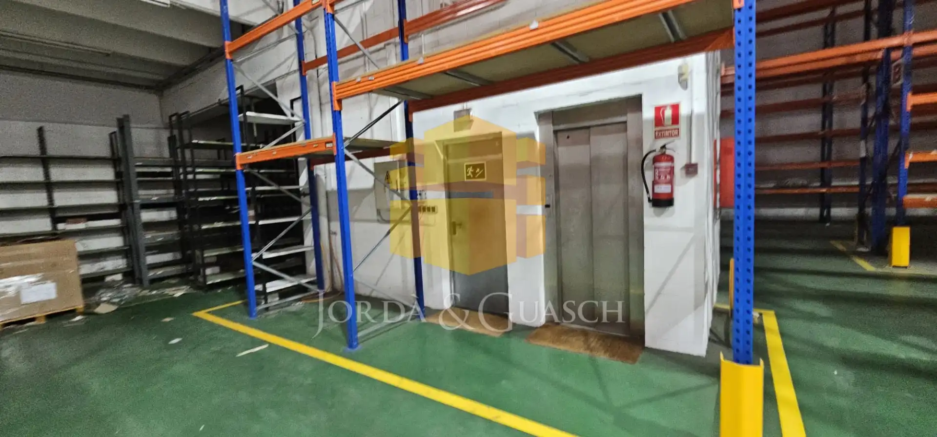 Industrial building with lift for sale in Carretera Corbera 1, imagen 7