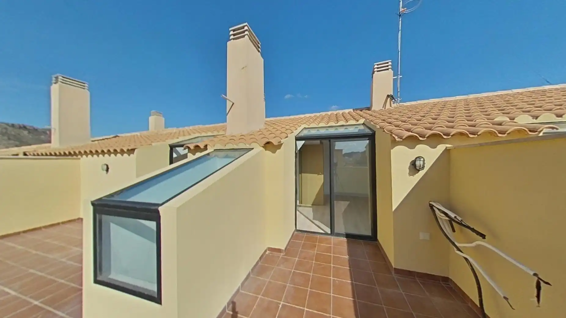 Vista exterior de Casa o xalet en venda en Elda amb Aire condicionat