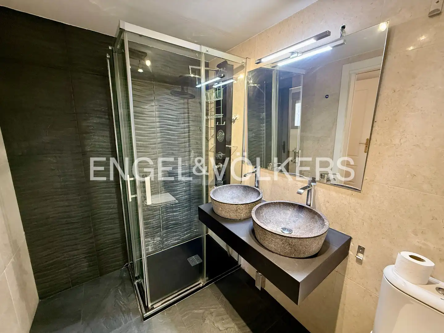 Baño de Piso de alquiler en Madrid con Aire acondicionado, Calefacción y Piscina