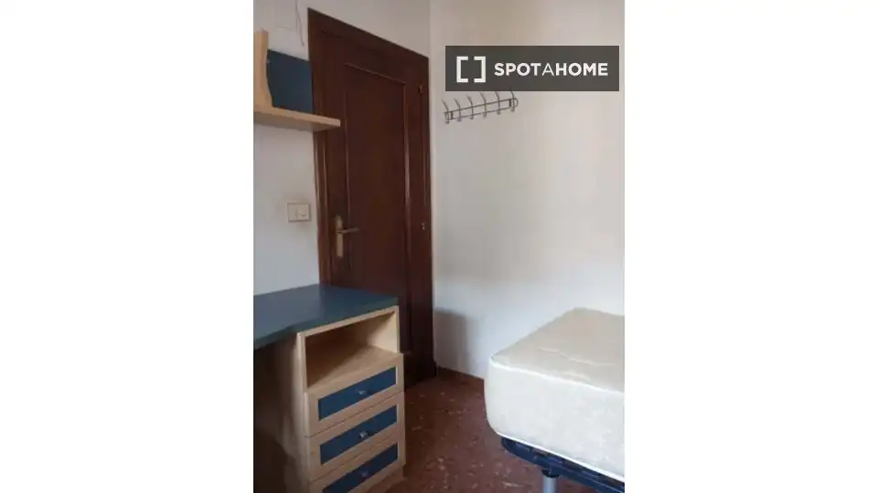 Bedroom of Flat for share in Zaragoza  with Air Conditioner, Terrace and Furnished