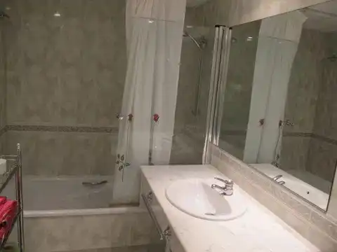 Bathroom of Flat for rent in Marbella  with Air Conditioner, Heating and Terrace